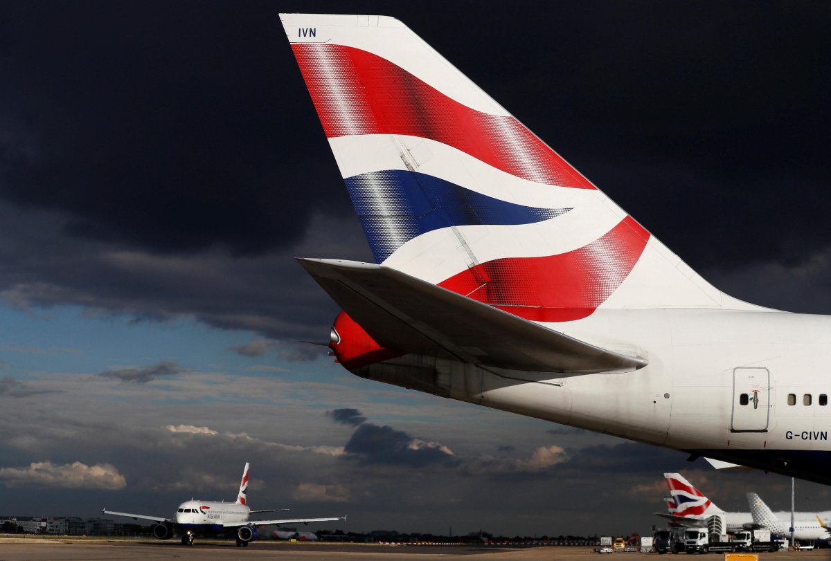 British Airways на белом фоне