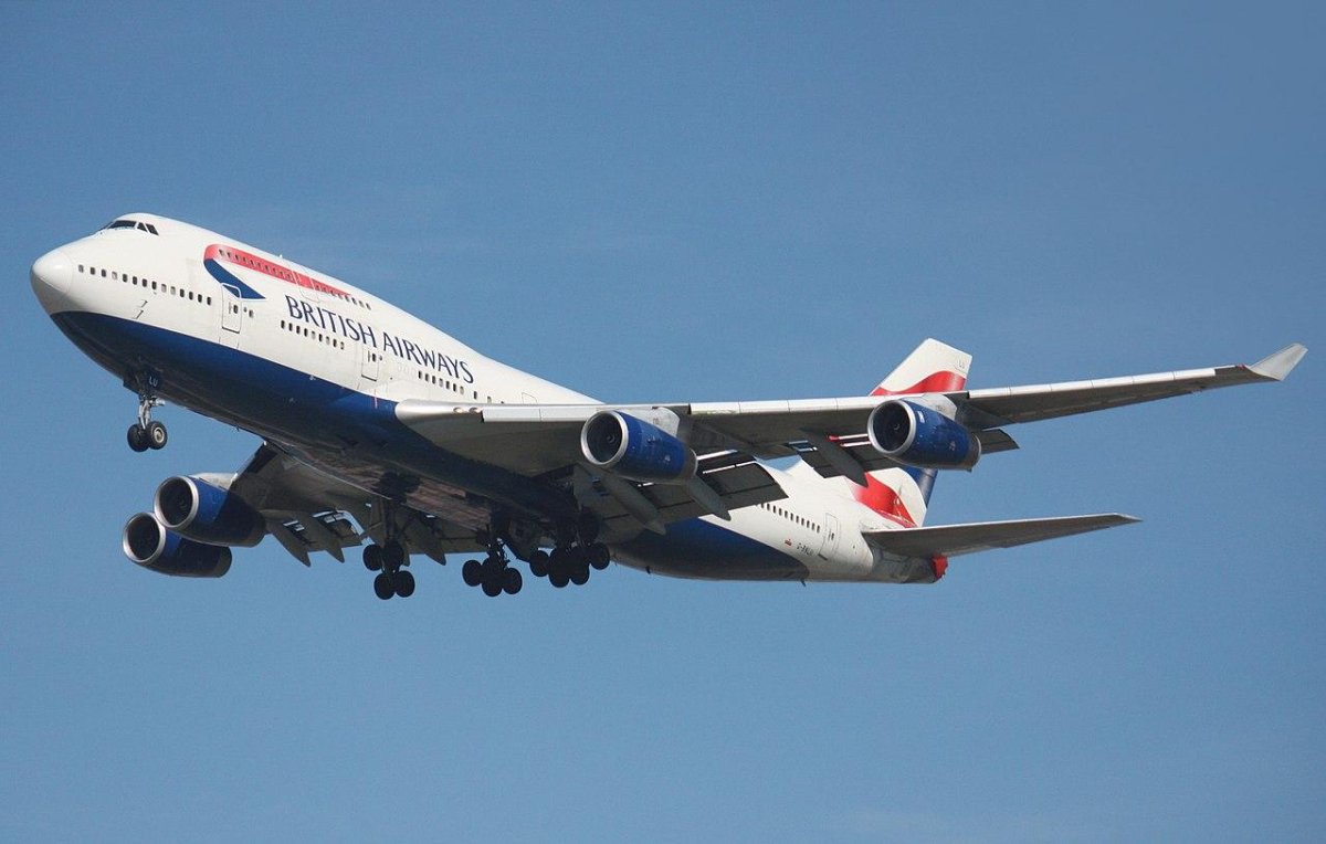 Авиалайнер Боинг 747