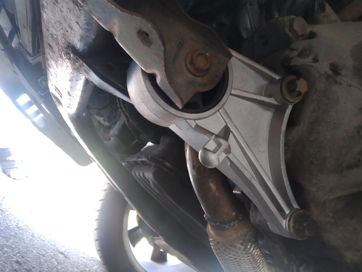 Подушка двигателя передняя Опель Астра h 1.8