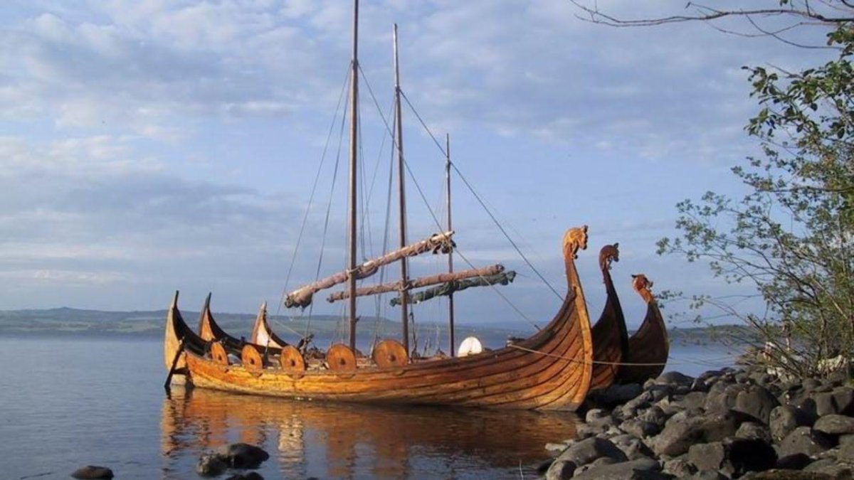 Лодка викингов дракар