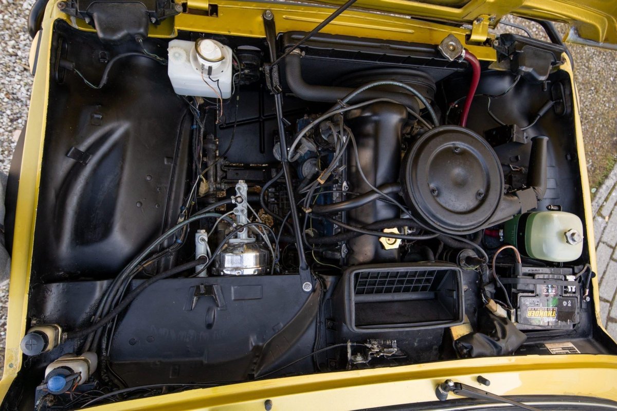 Моторный отсек ВАЗ 21214