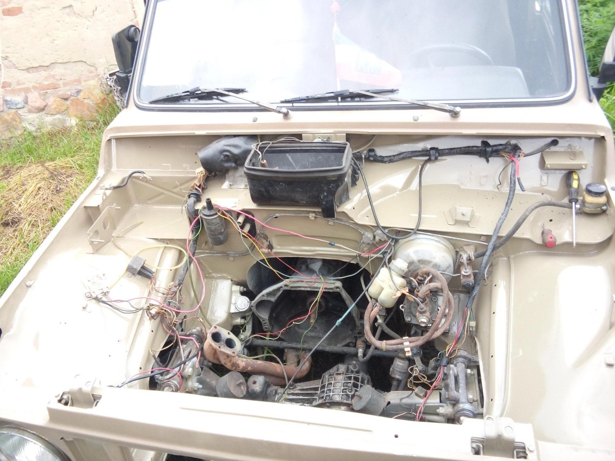 Подкапотка Нива 21213