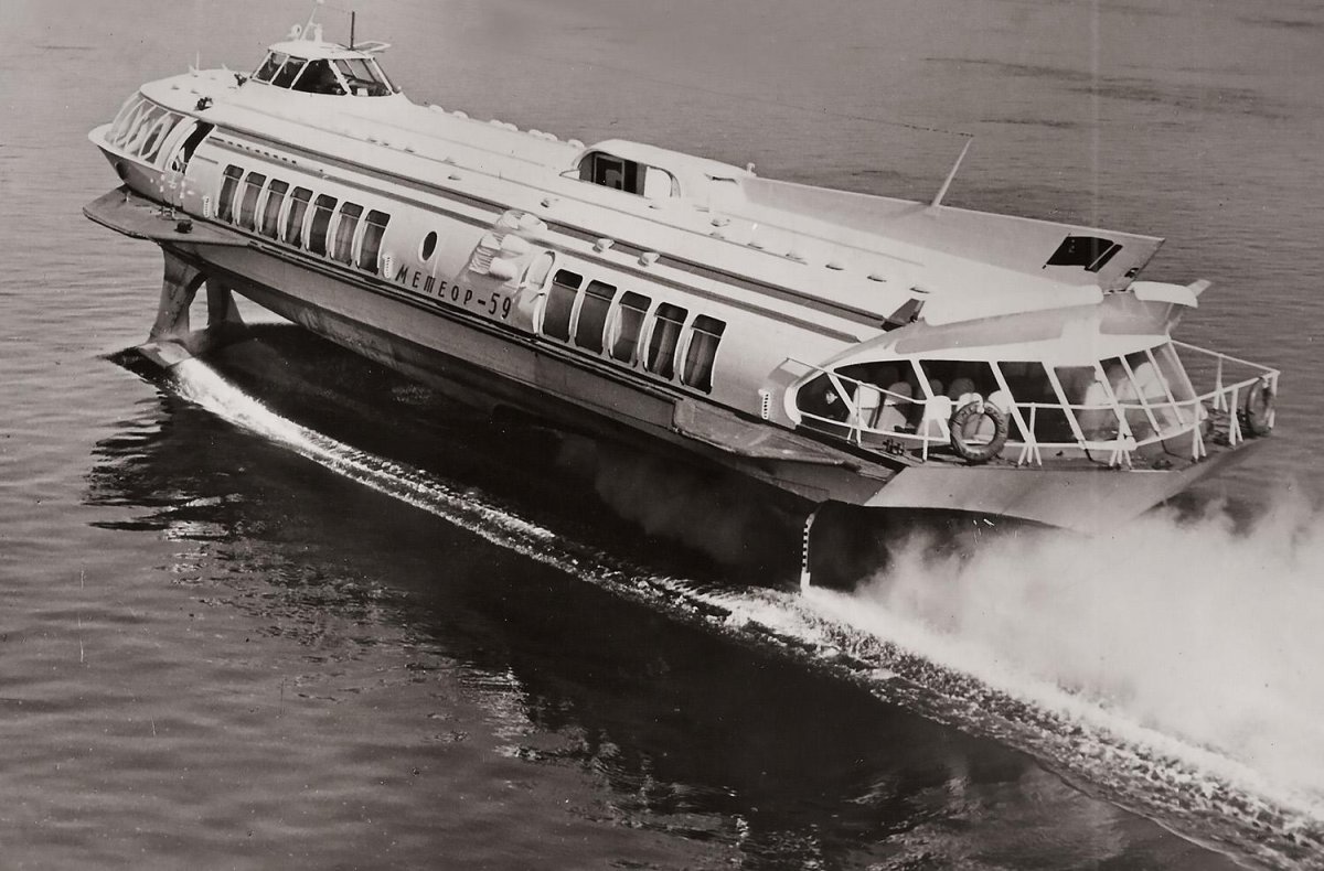 Легендарный заброшенный теплоход "Метеор"