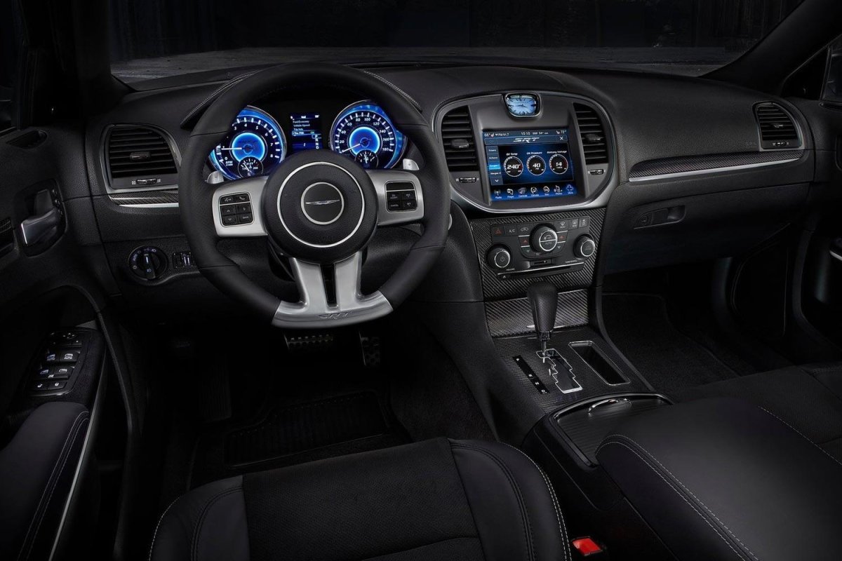Chrysler 300 srt8 салон