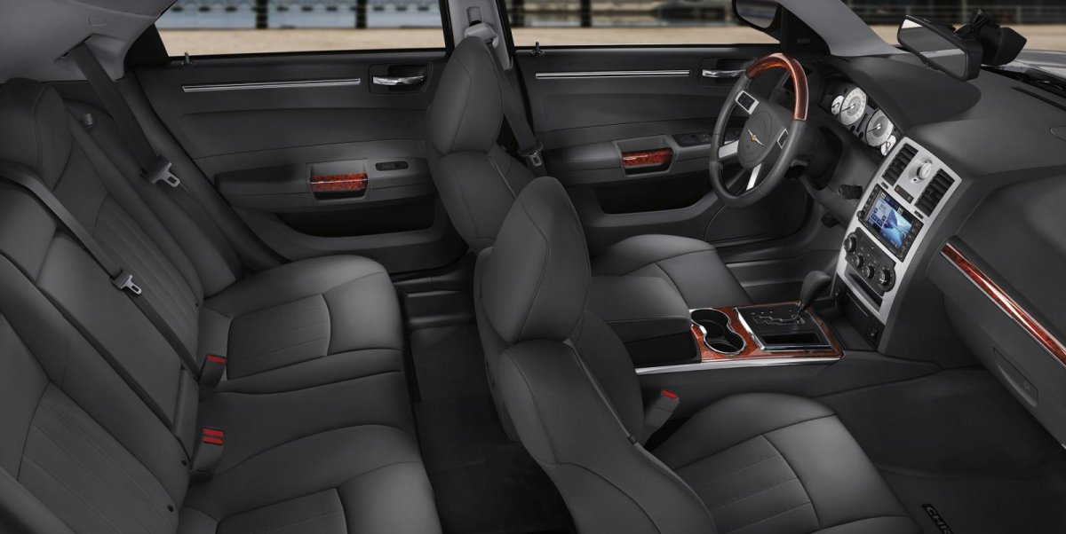 Chrysler 300c srt8 2020 салон