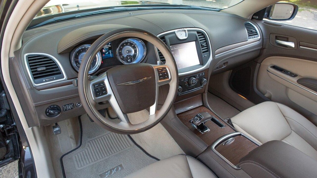Chrysler 300c 2015 салон