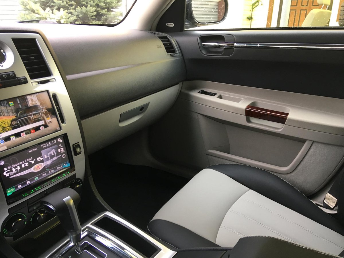 Chrysler 300c 2005 салон