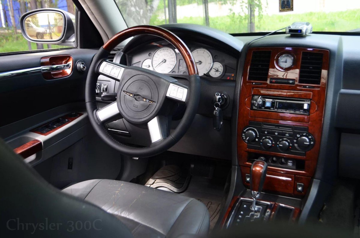Крайслер 300с 2008 салон
