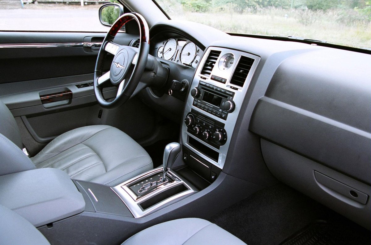 Крайслер 300с универсал салон