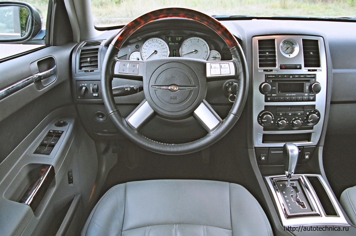 Chrysler 300c 2007 салон