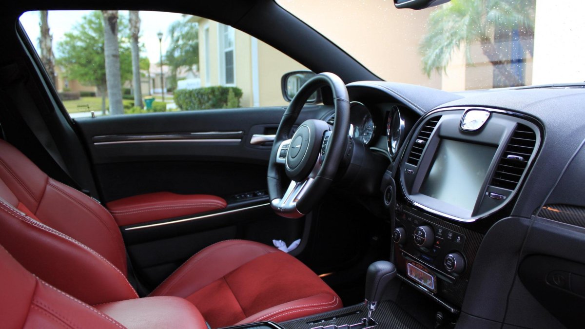 Chrysler 300c srt8 салон