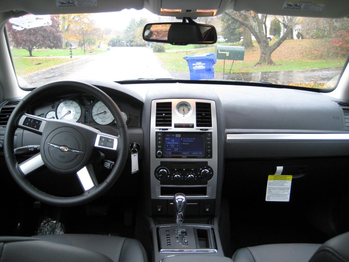 Chrysler 300c 2006 салон