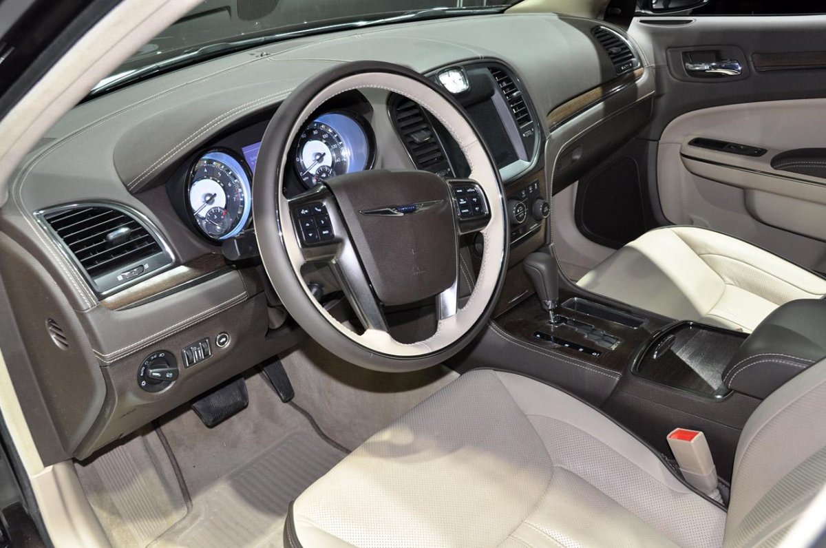 Chrysler 300c 2008 салон