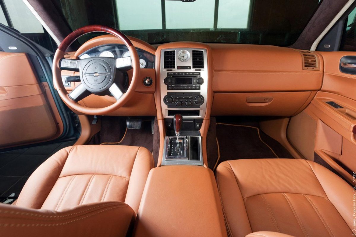 Крайслер 300с салон