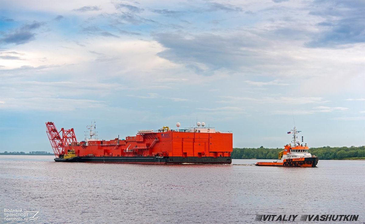 Трубоукладочная баржа Дефендер