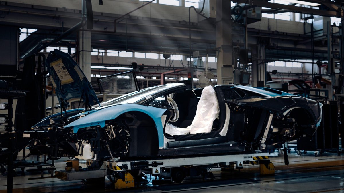 Ламборджини авентадор 2022