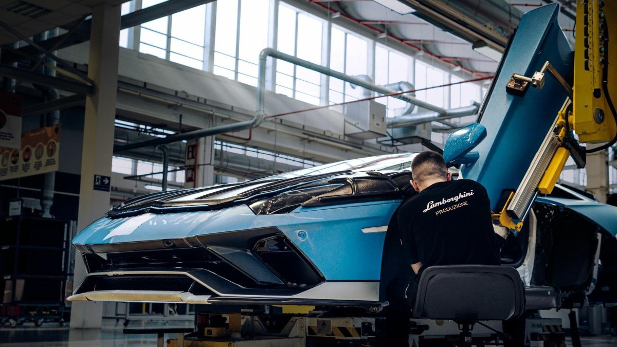 Lamborghini Aventador 2022