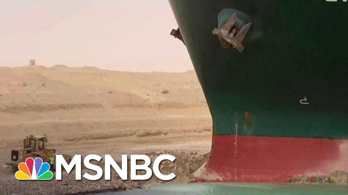 Корабль застрял в Суэцком канале