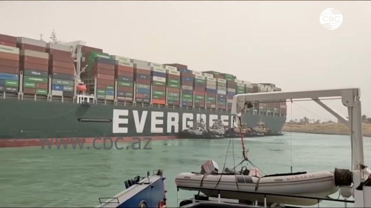 Суэцкий канал застрял контейнеровоз