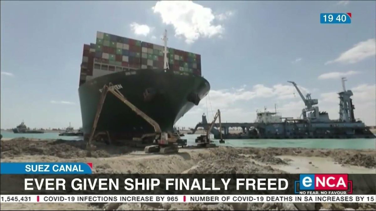 Корабль перегородил Суэцкий канал