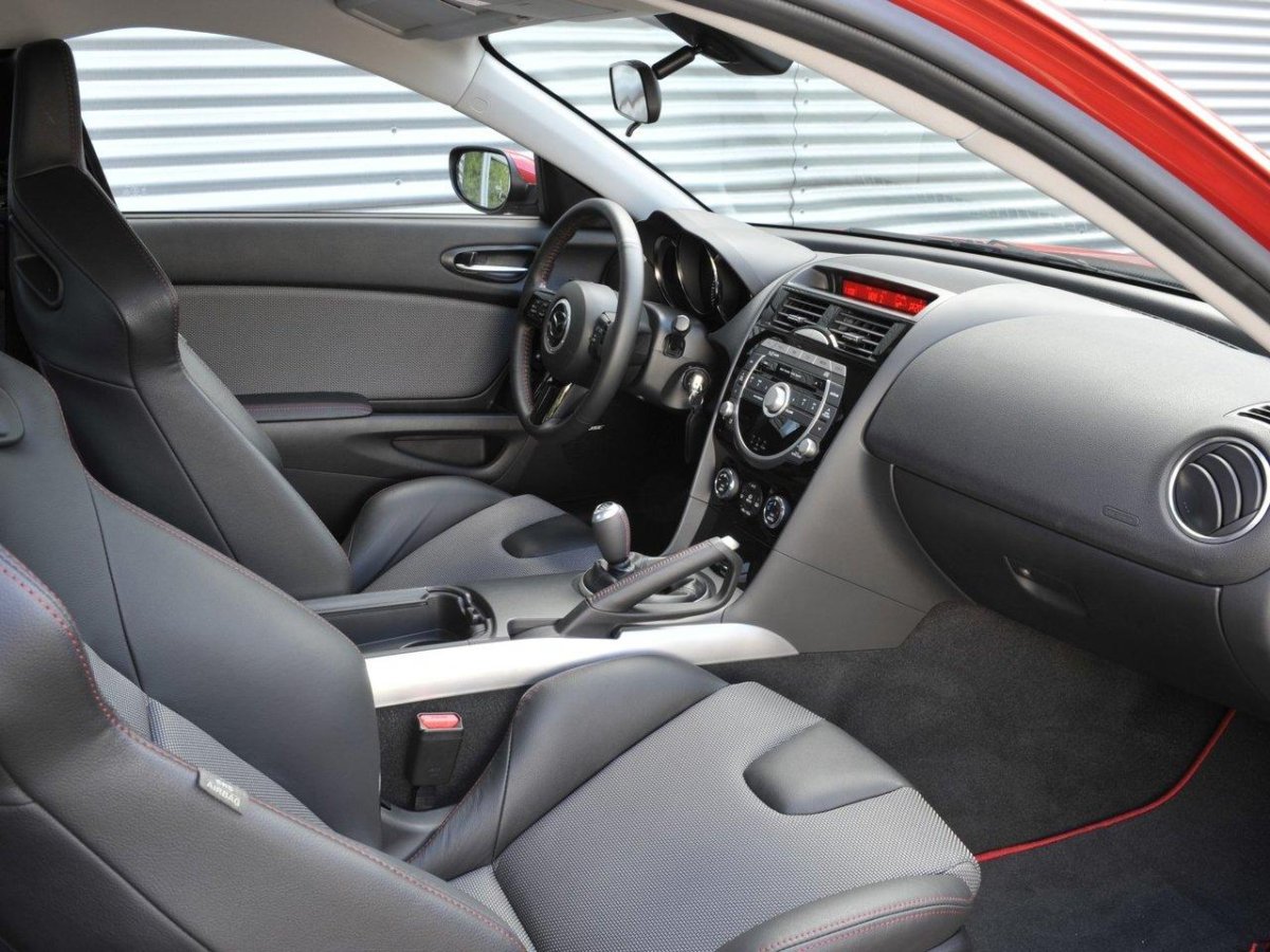 Мазда 8 салон