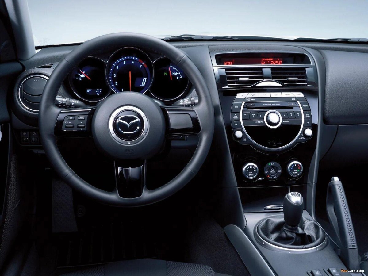 Mazda RX 8 Рестайлинг салон
