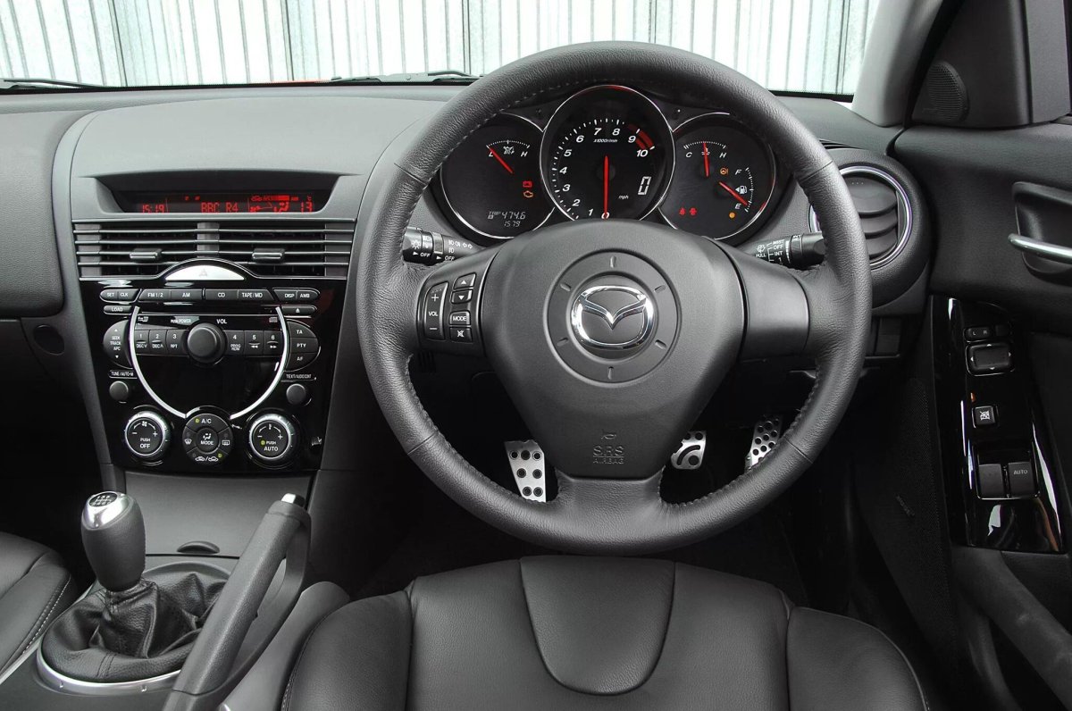 Mazda rx8 2003 салон