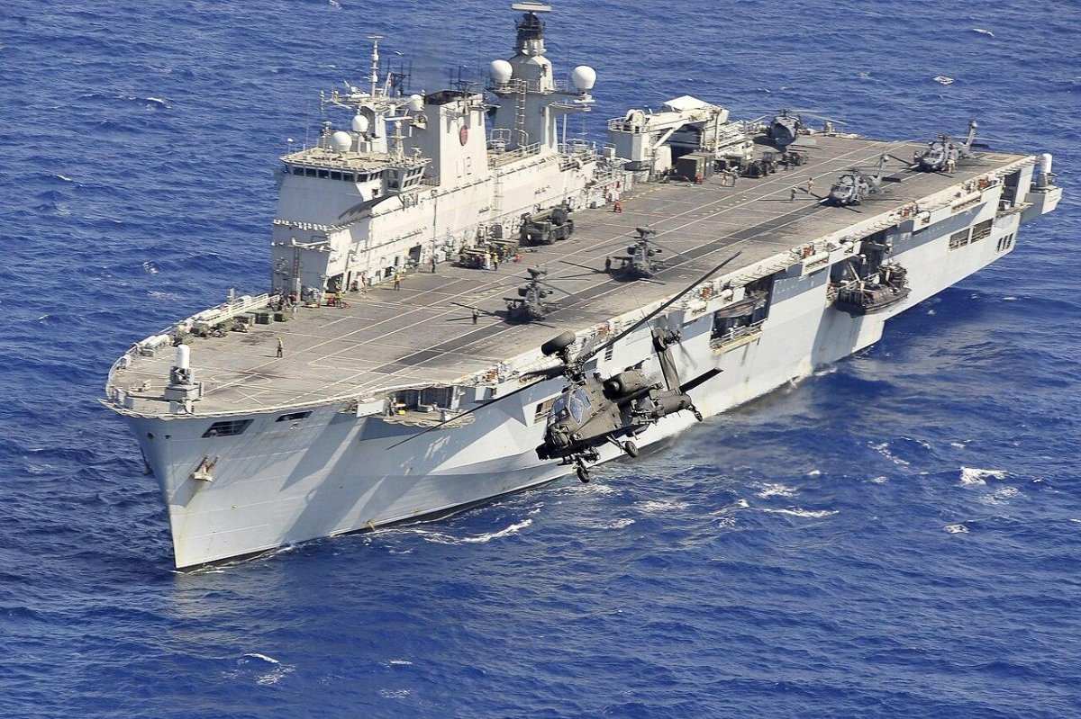 Вертолетоносец HMS Ocean