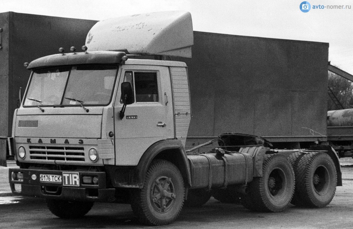 КАМАЗ 5320 тягач