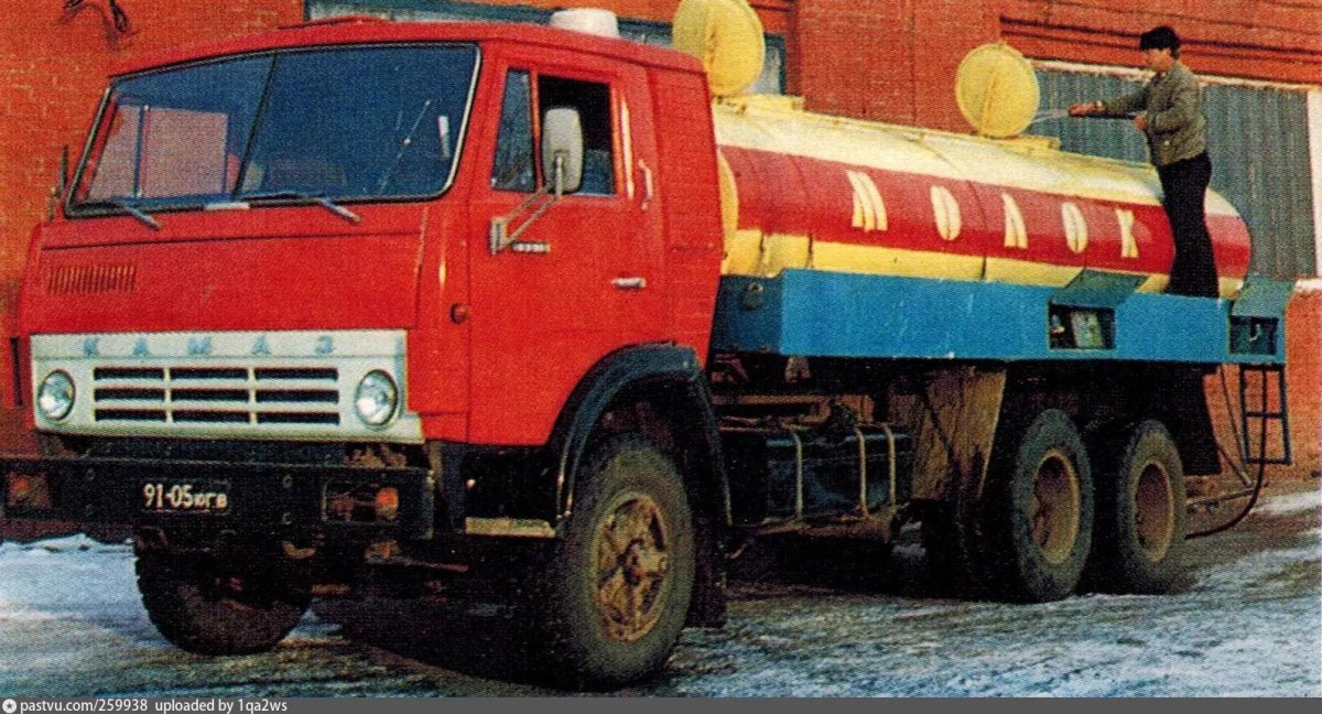 КАМАЗ 53212 молоковоз