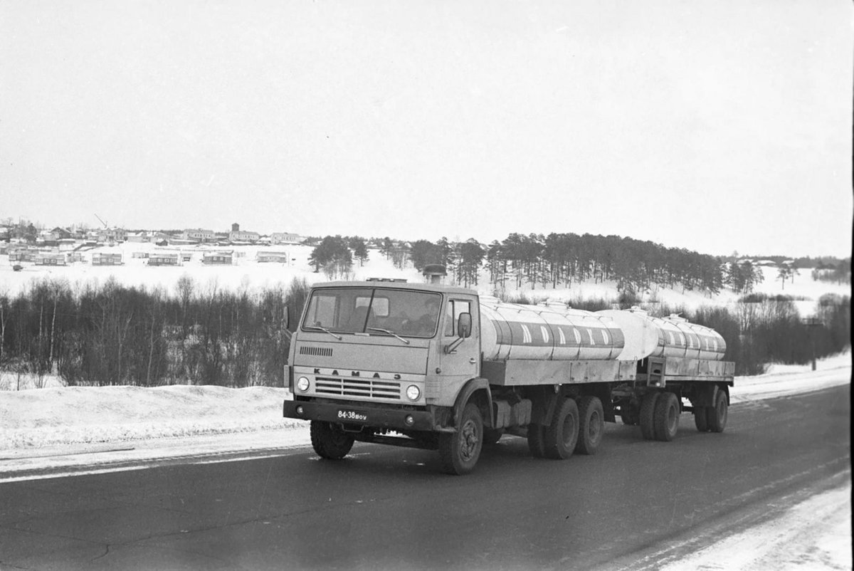 КАМАЗ 53213 молоковоз