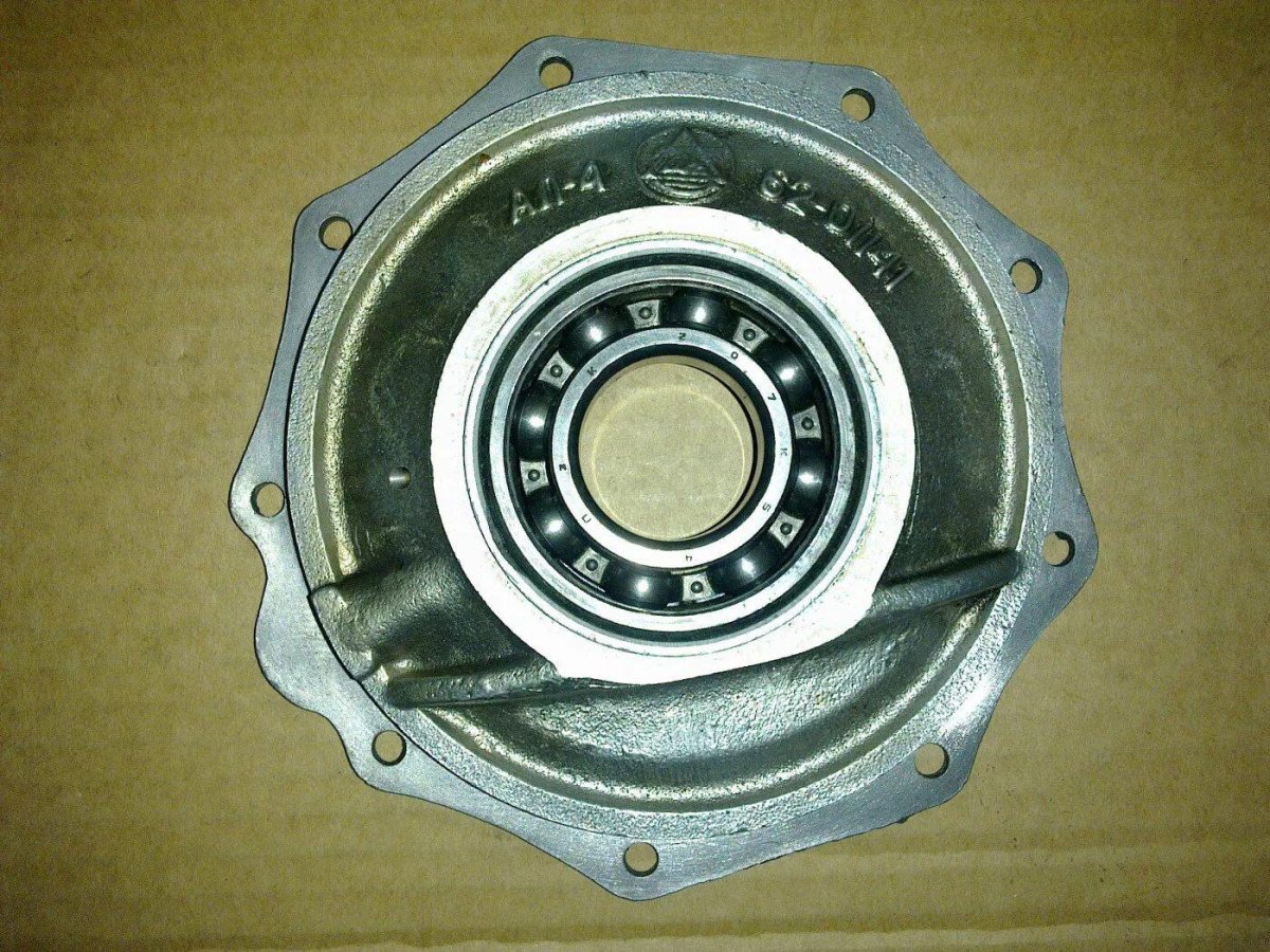 Задняя опора коленвала Урал 650