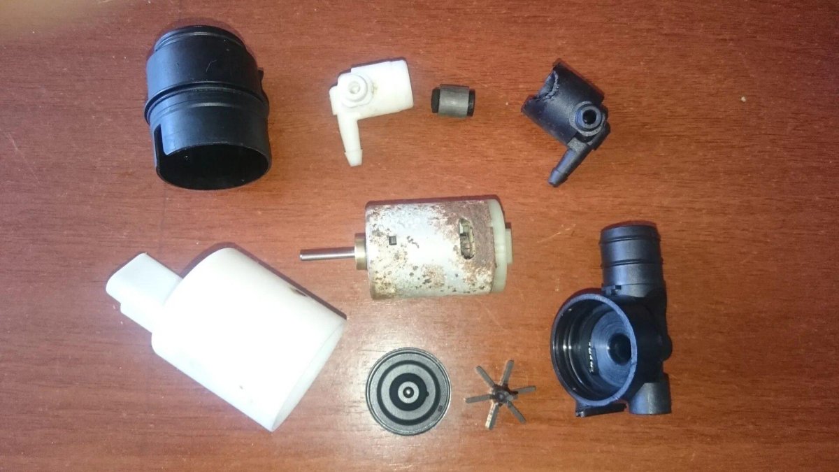 Насос омывателя лобового стекла Пежо 308