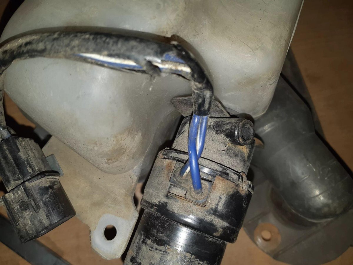 Омыватель фар Паджеро 2