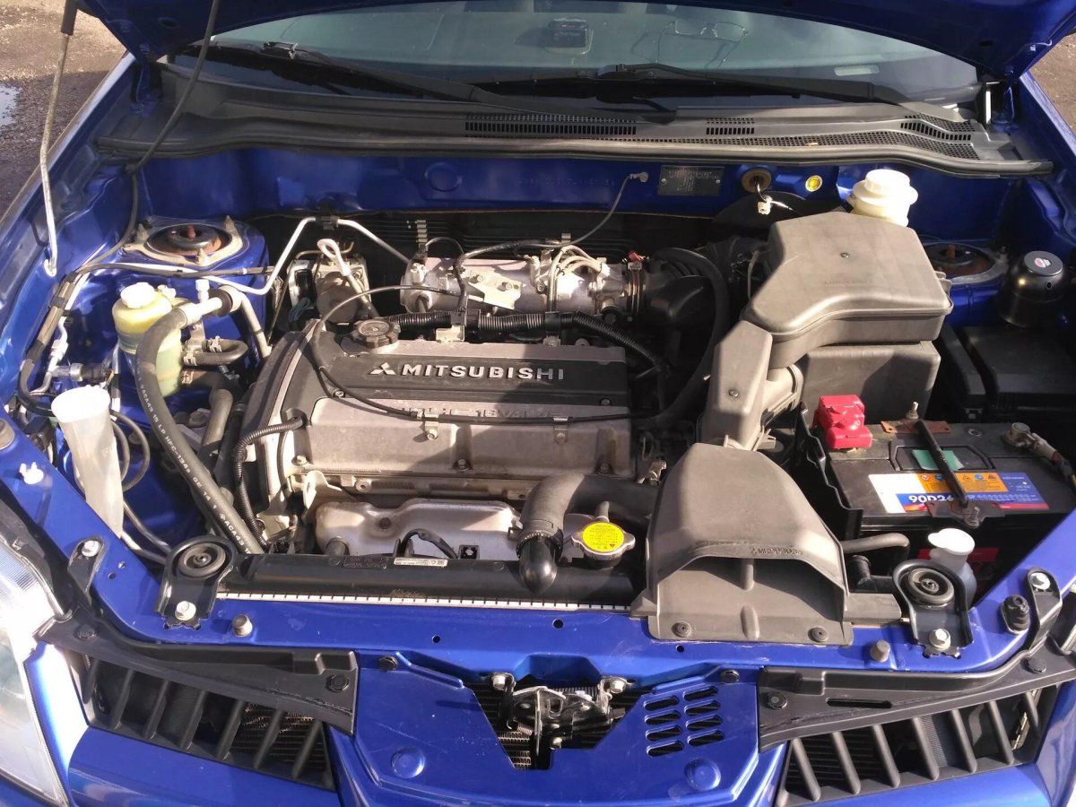 Митсубиси Аутлендер 1 поколение подкапотка