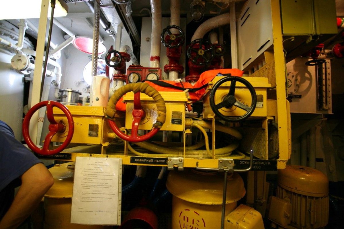 Пожарный насос на судне