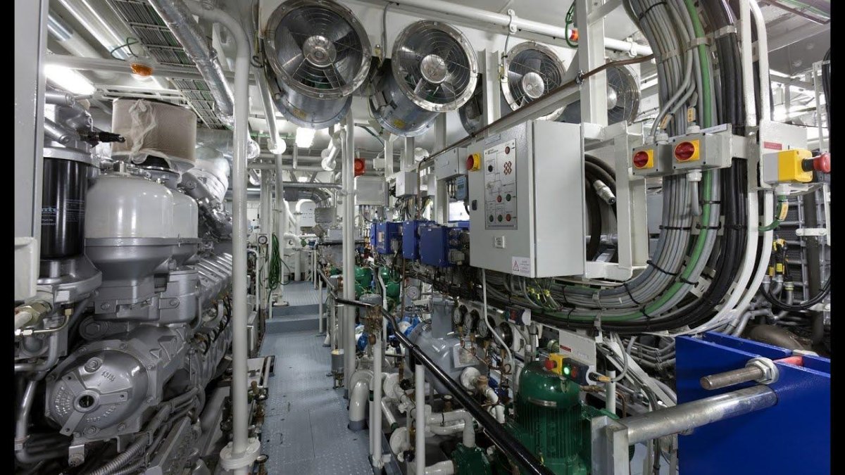 Двигатель судна