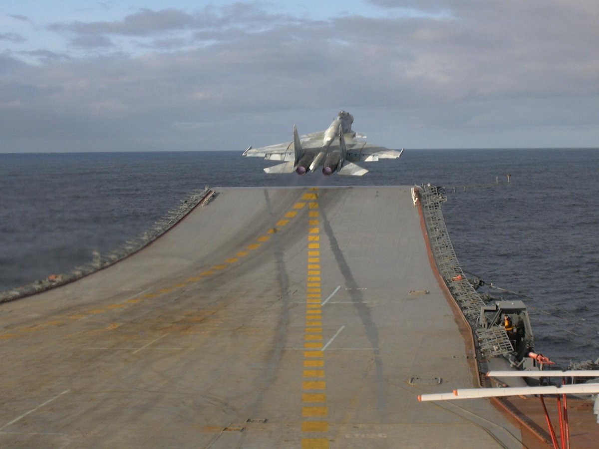 Взлет Су 33 с палубы Кузнецова