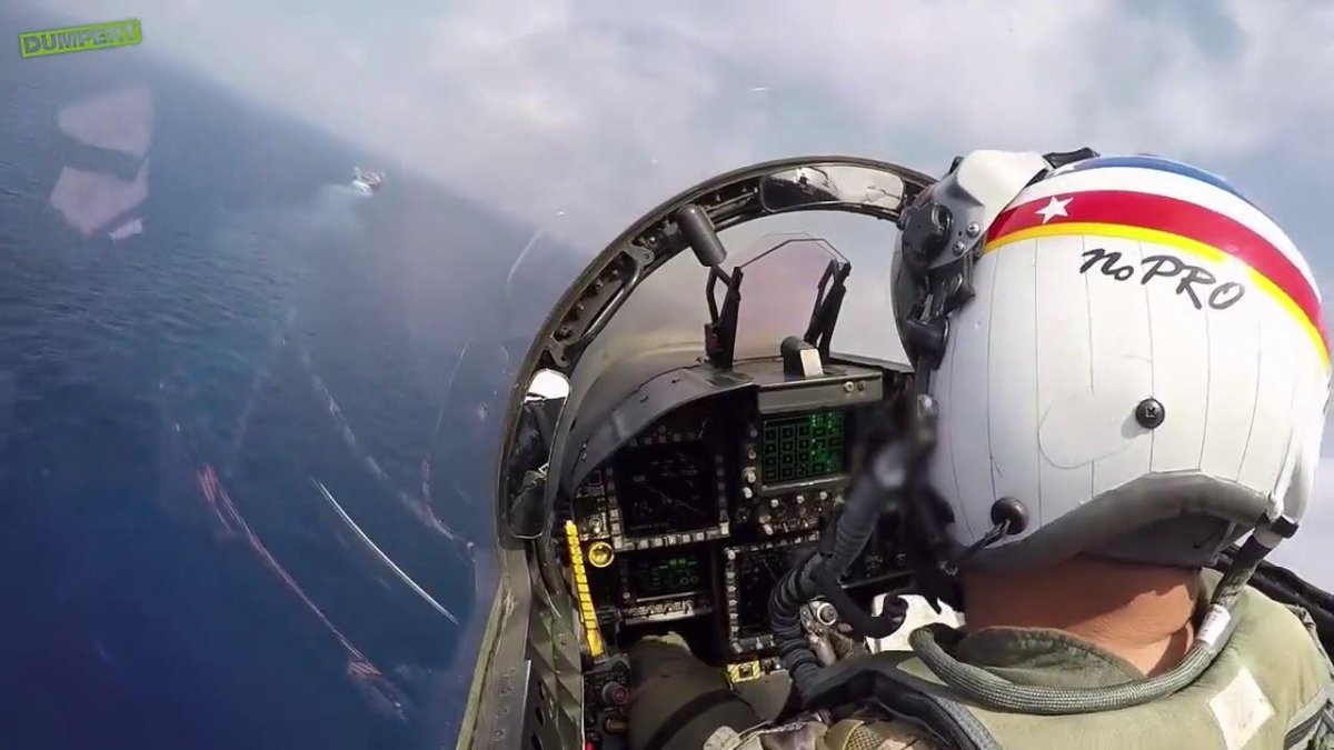 F18 super Hornet кабина