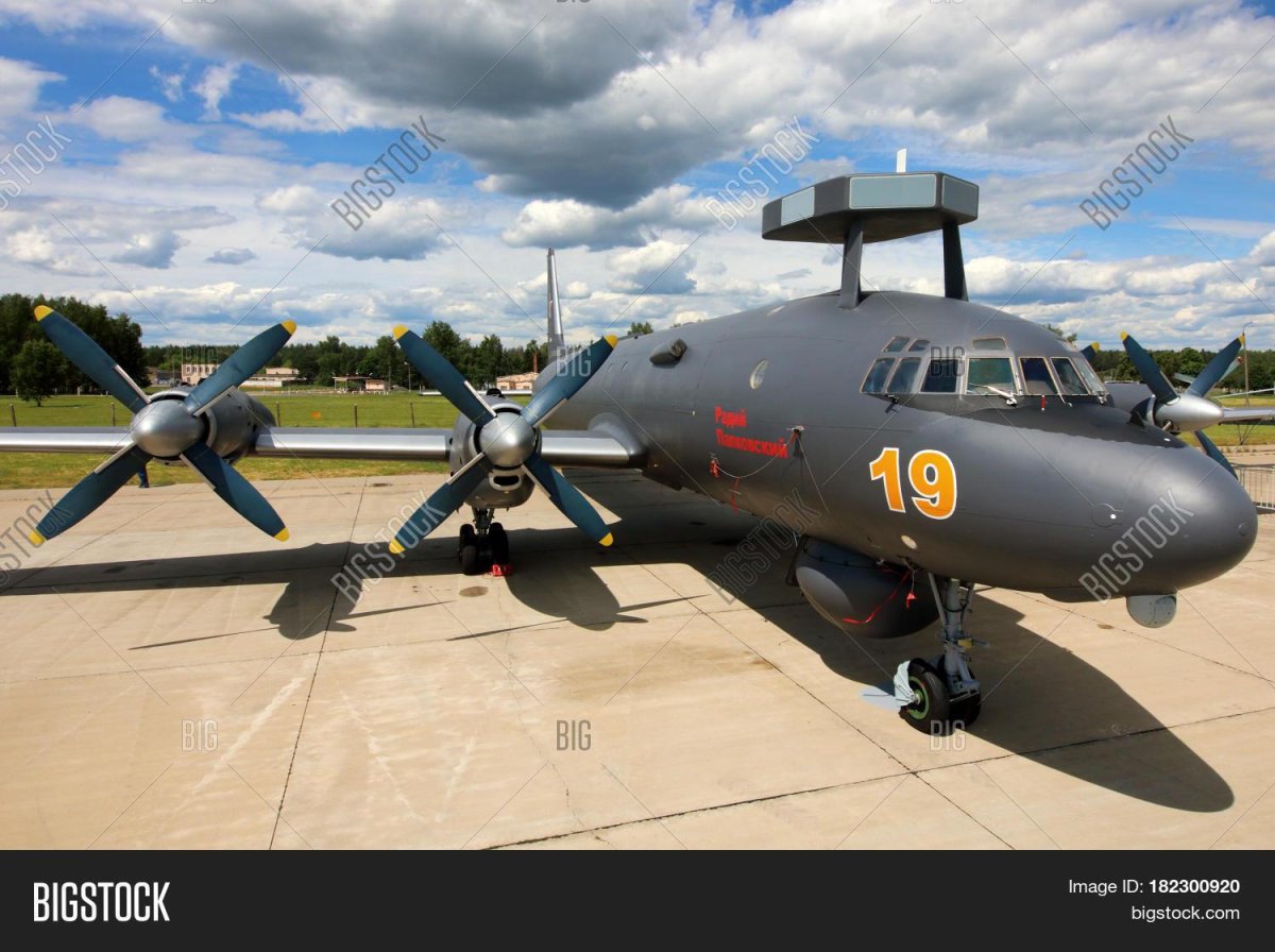 Противолодочный самолет ил-38н