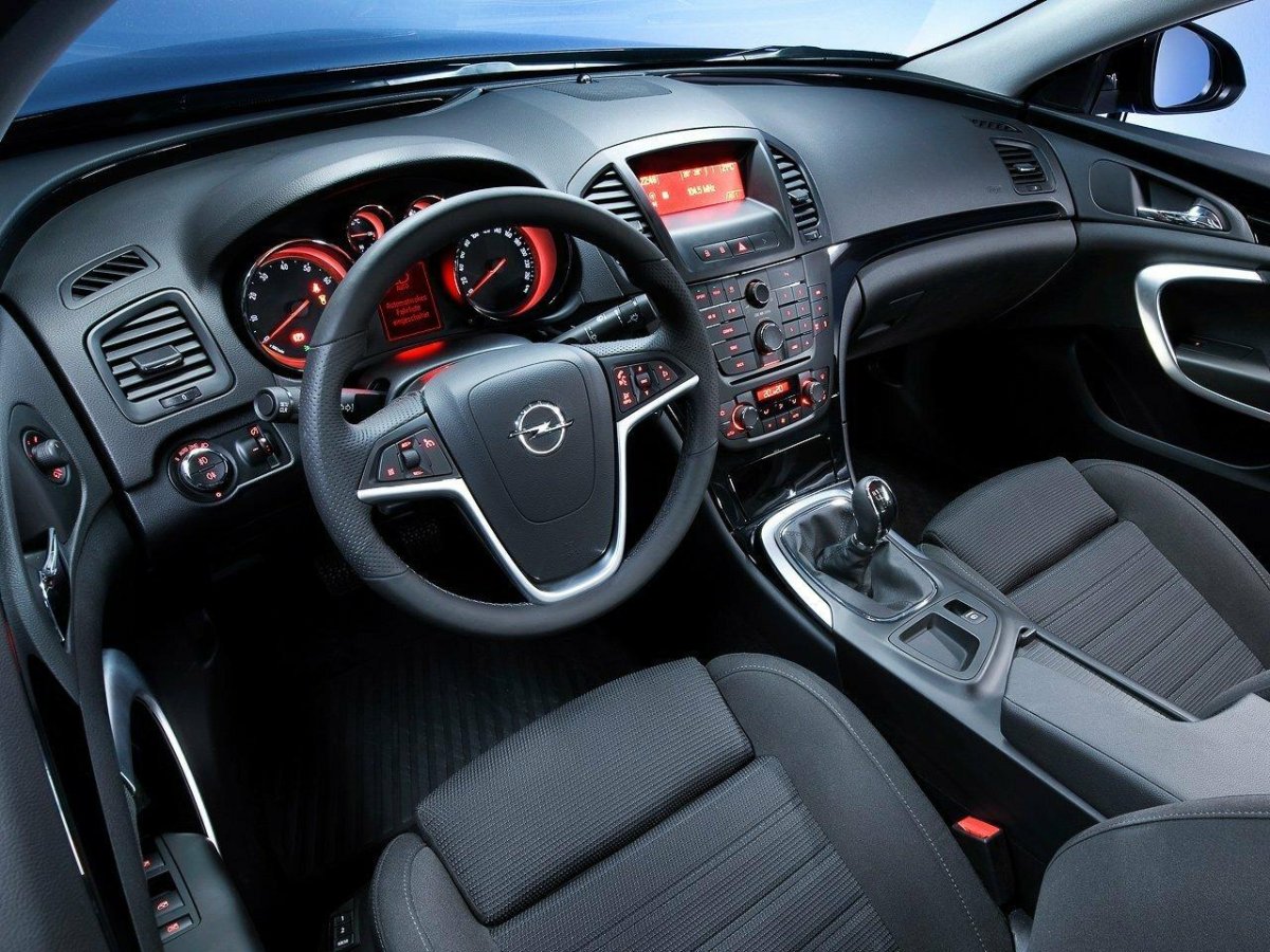 Опель Инсигния интерьер