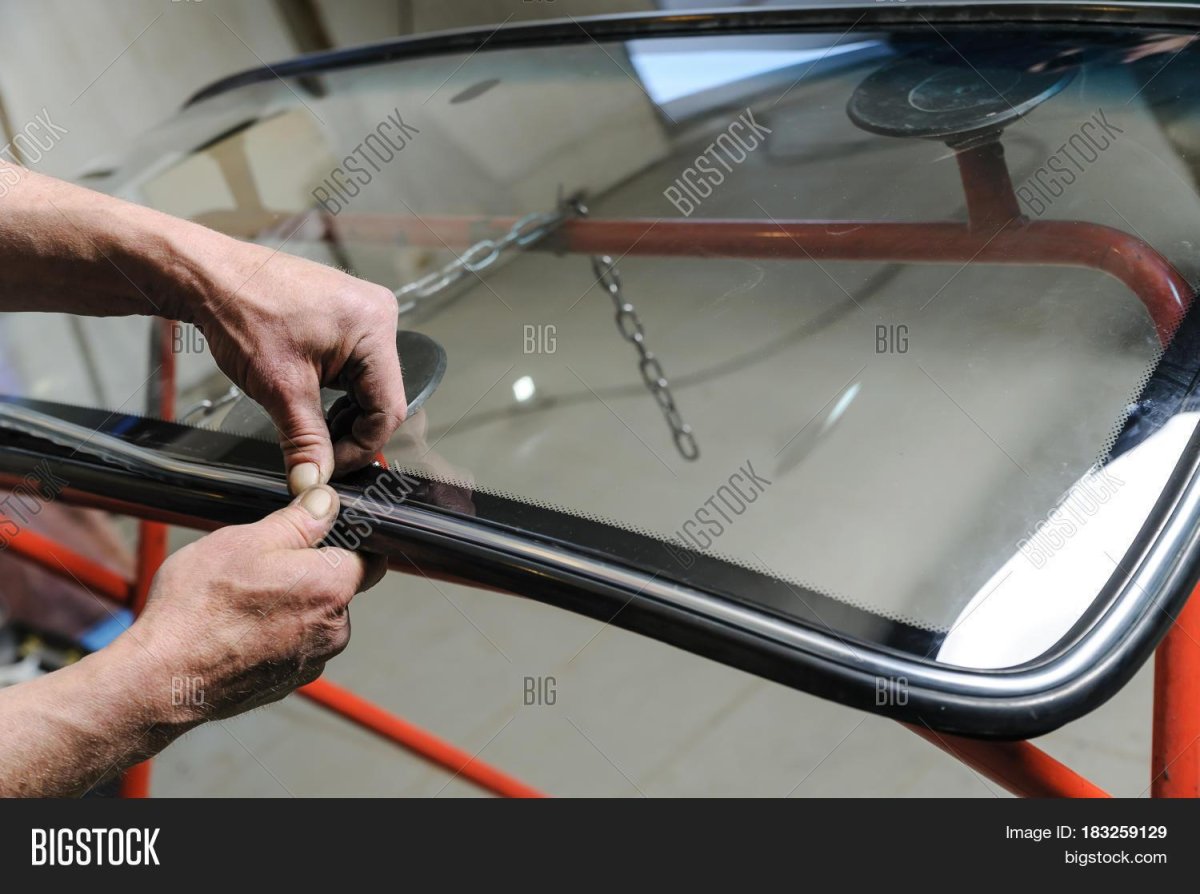 Вклейка лобового стекла