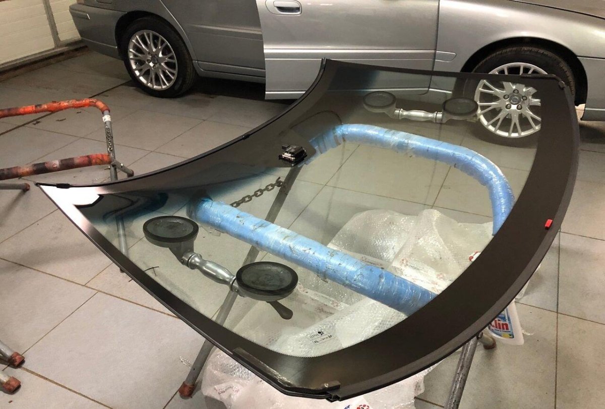 Лобовое стекло Вольво хс90