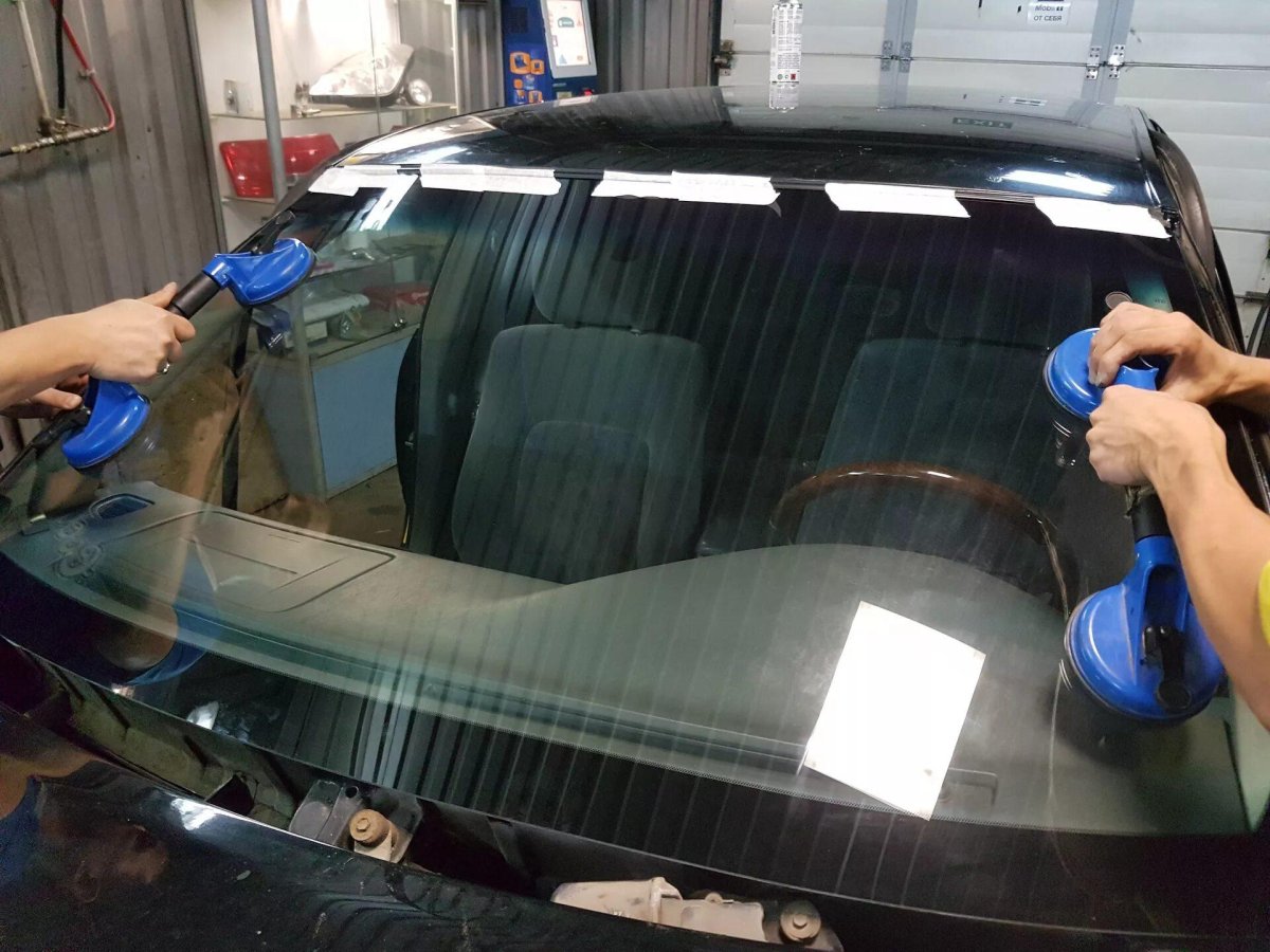 Переклейка лобового стекла lc100