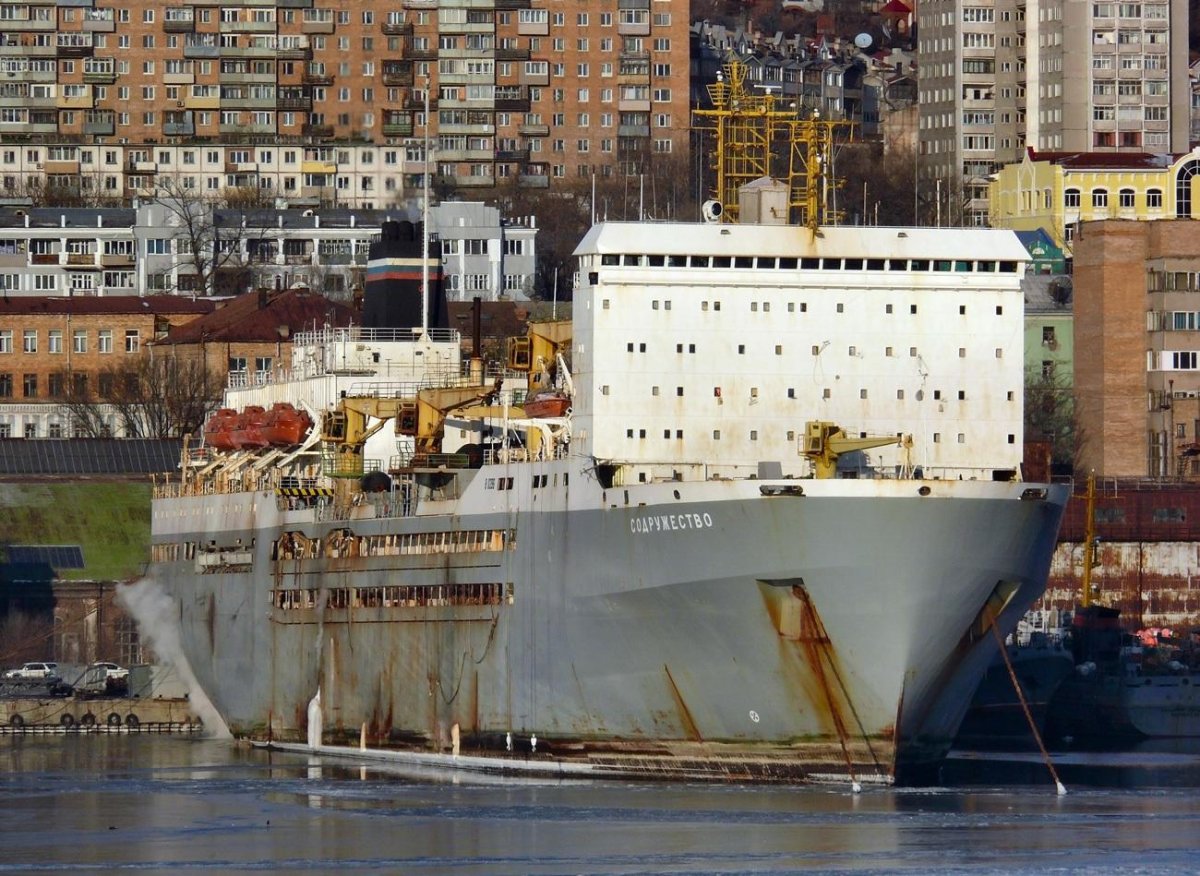 Плавбаза Дальний Восток Дальморепродукт