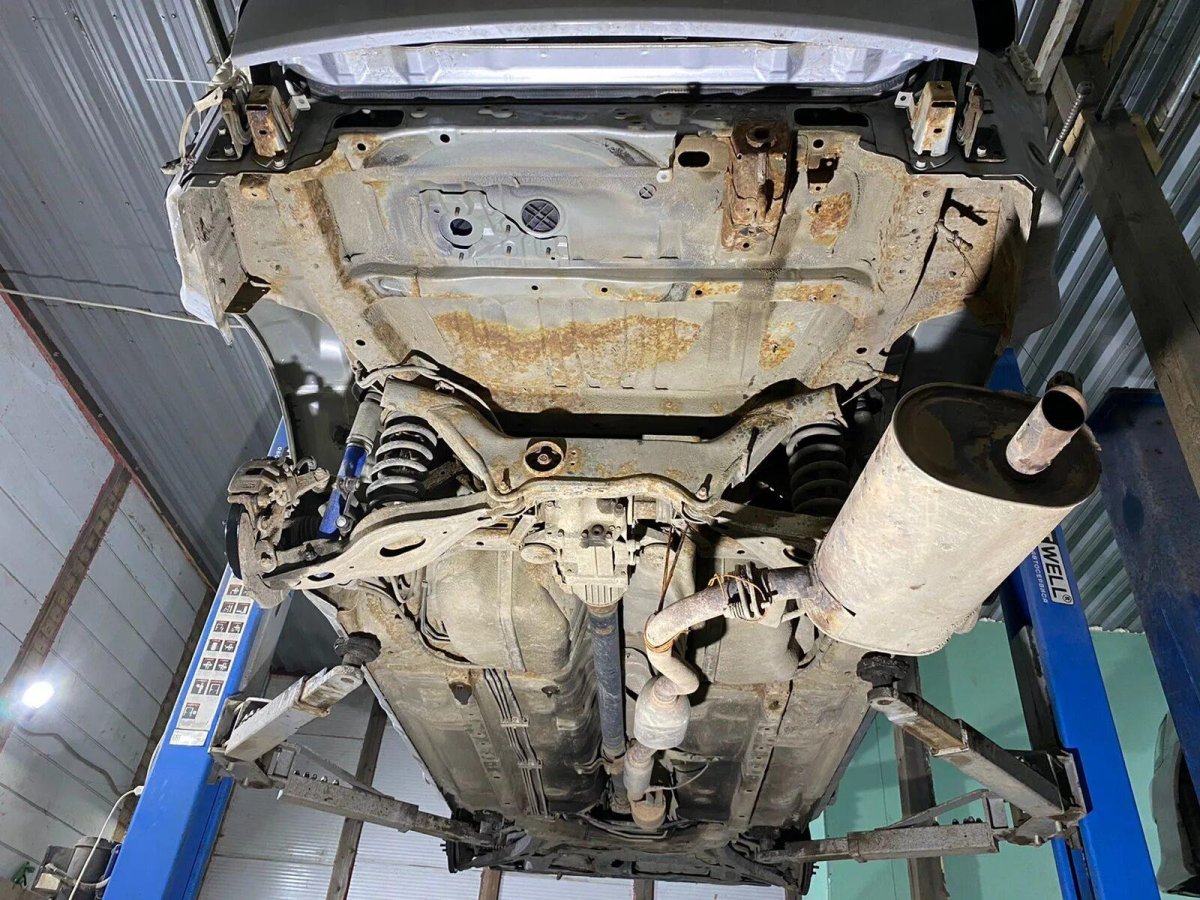 Mitsubishi Minica днище