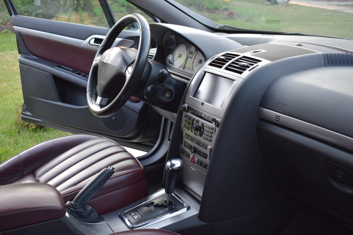 Пежо 407 седан салон