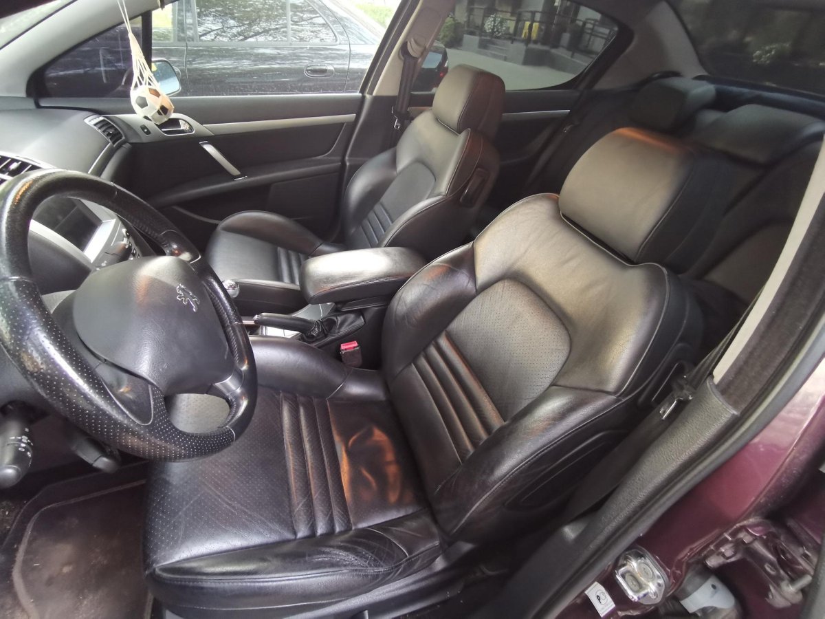 Peugeot 407 Coupe салон