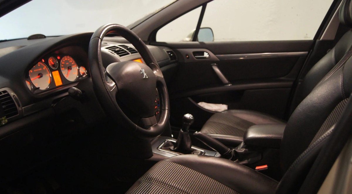 Peugeot 407 2005 салон