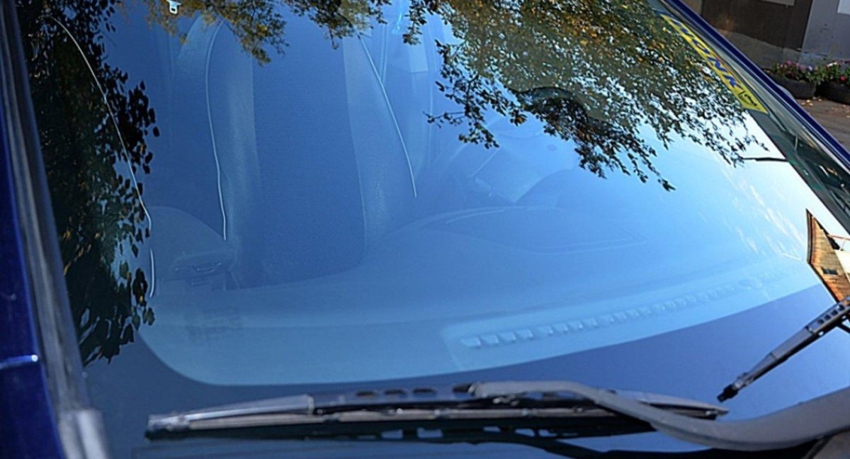 Стекло автомобиля